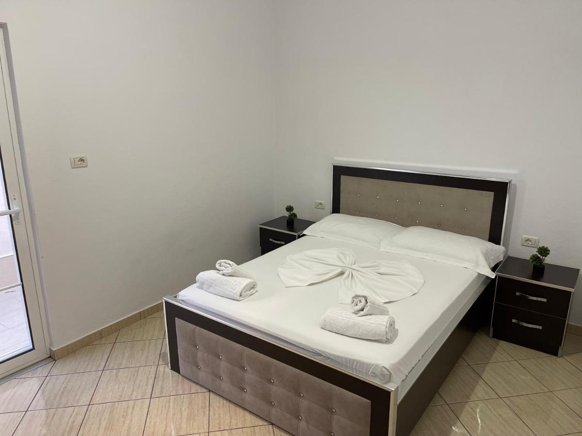 Villa Xhevdet Sarande Luaran gambar