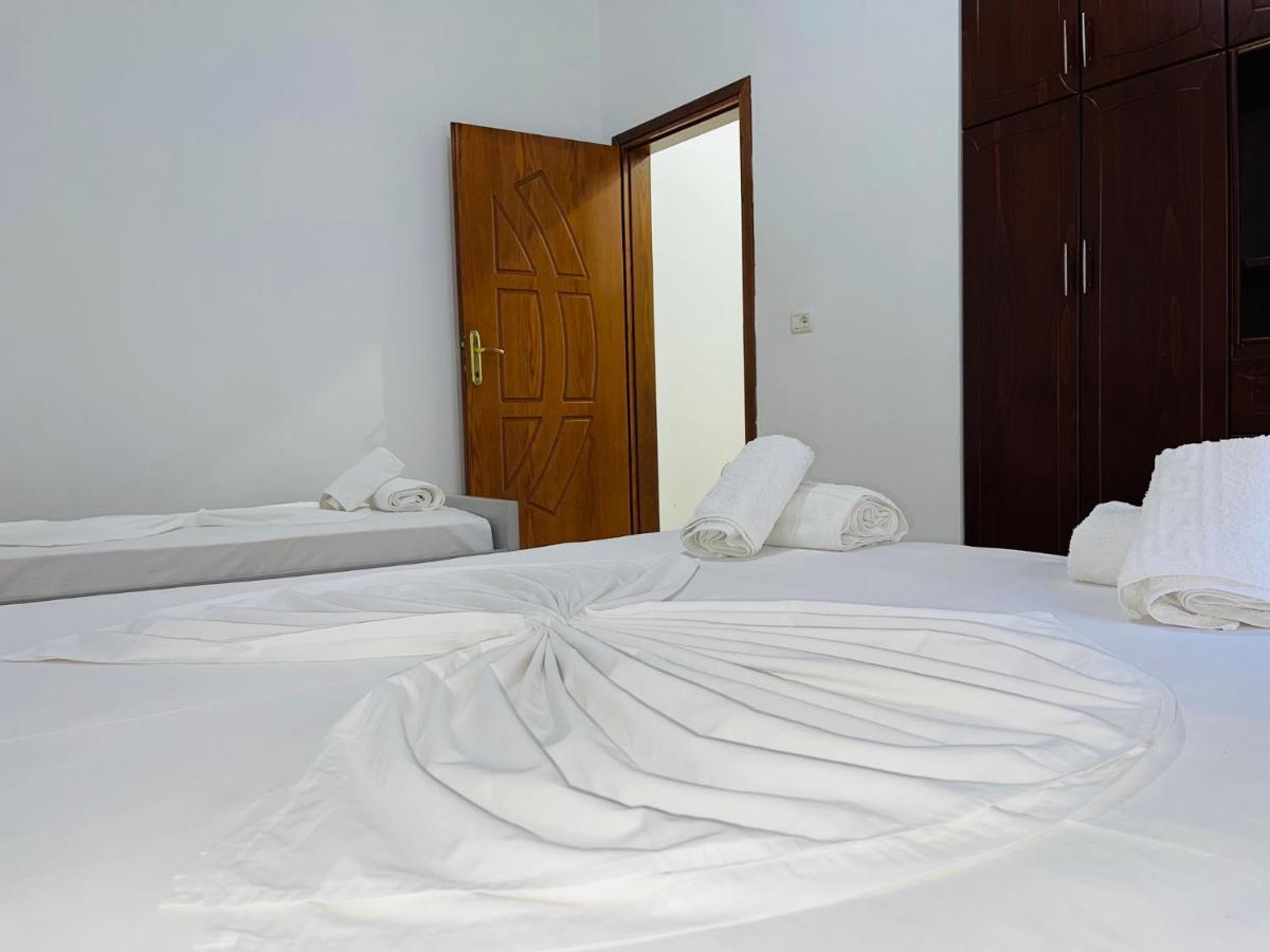 Villa Xhevdet Sarande Luaran gambar