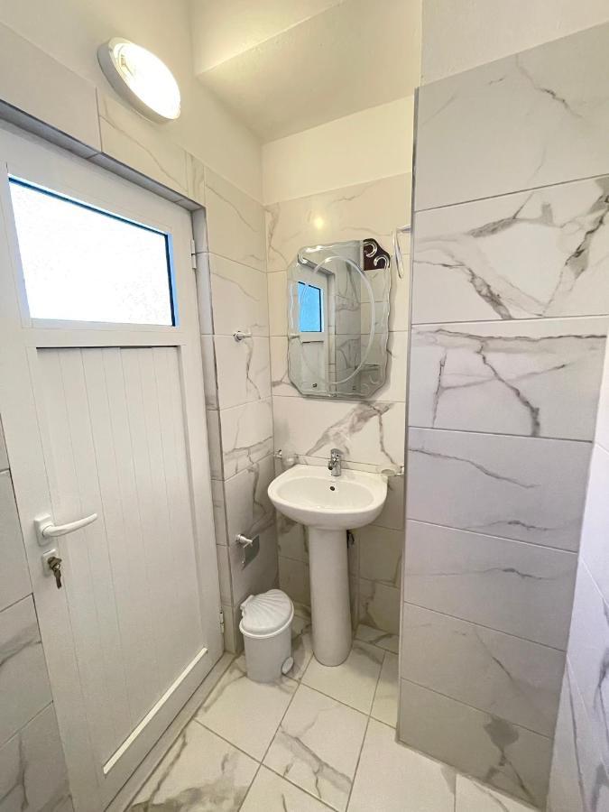 Villa Xhevdet Sarande Luaran gambar