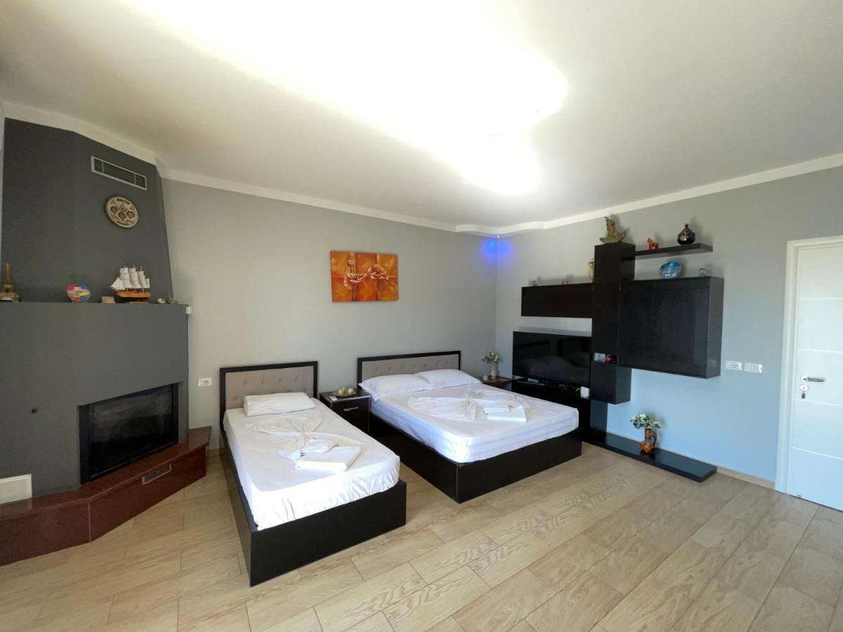 Villa Xhevdet Sarande Luaran gambar