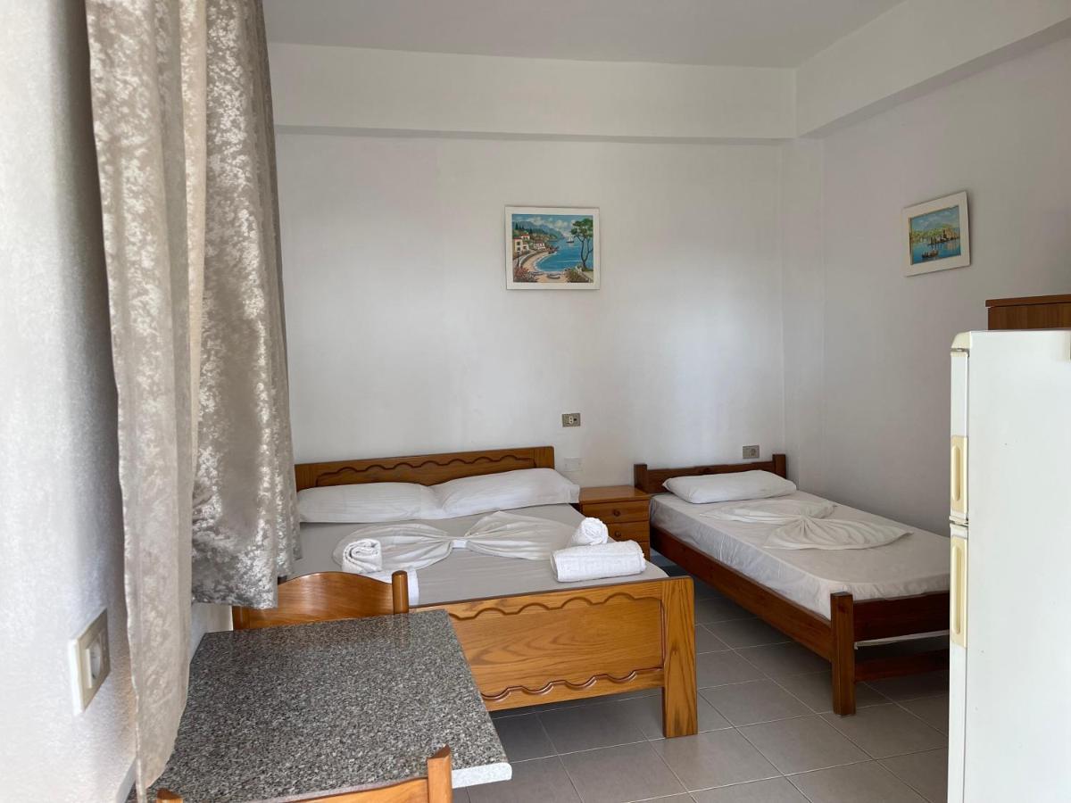 Villa Xhevdet Sarande Luaran gambar