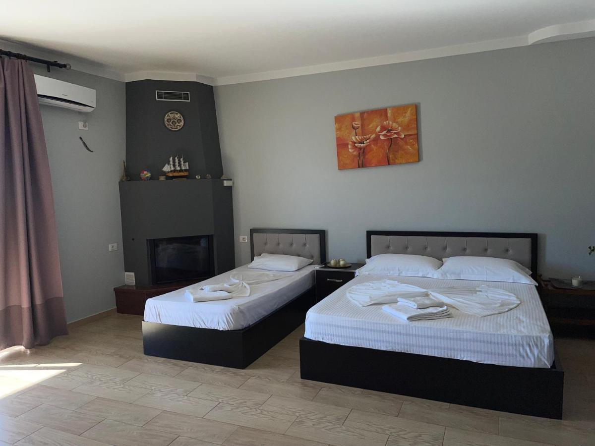 Villa Xhevdet Sarande Luaran gambar