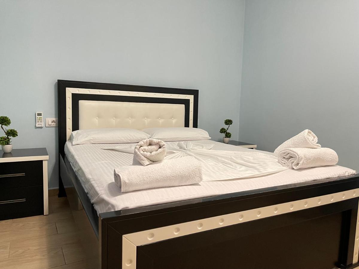 Villa Xhevdet Sarande Luaran gambar