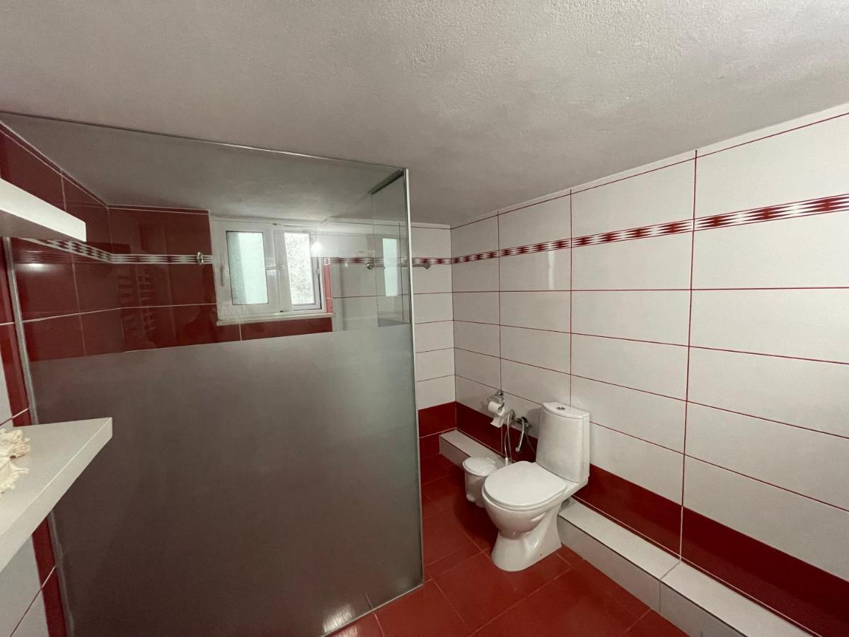 Villa Xhevdet Sarande Luaran gambar