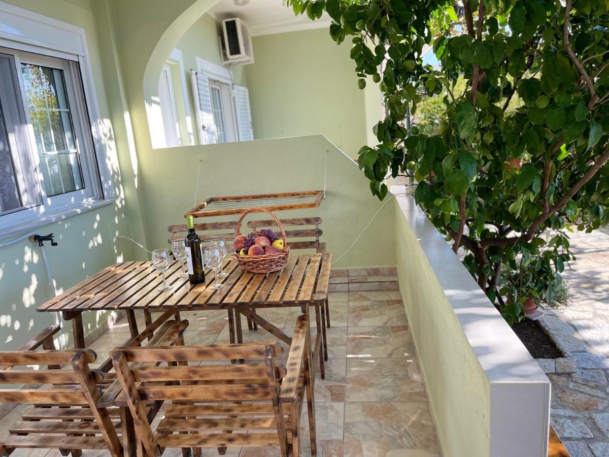 Villa Xhevdet Sarande Luaran gambar