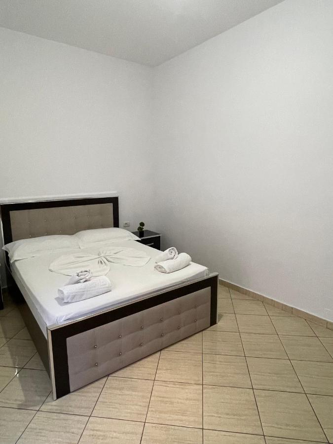Villa Xhevdet Sarande Luaran gambar