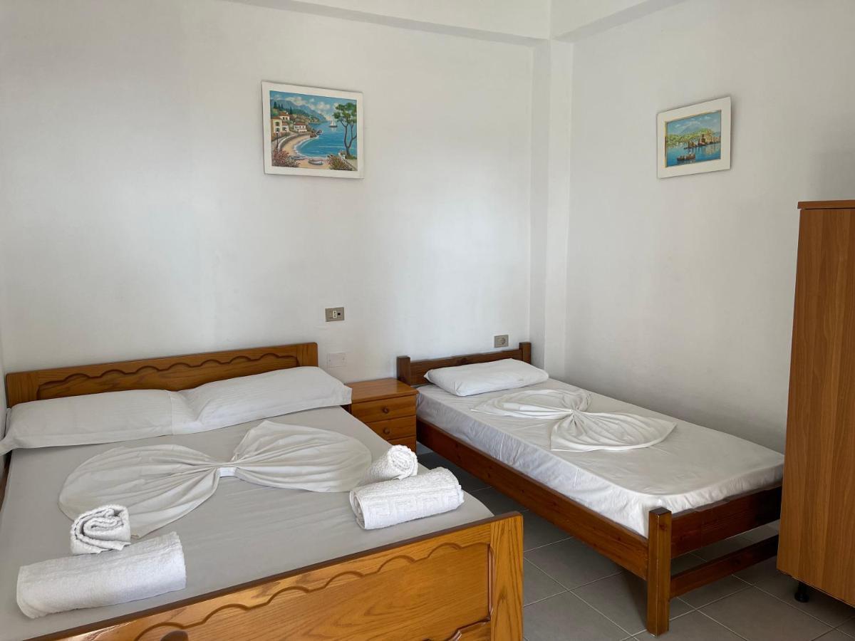 Villa Xhevdet Sarande Luaran gambar