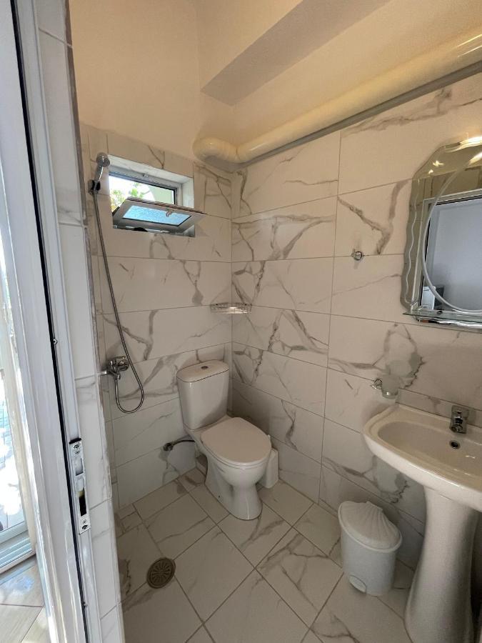 Villa Xhevdet Sarande Luaran gambar