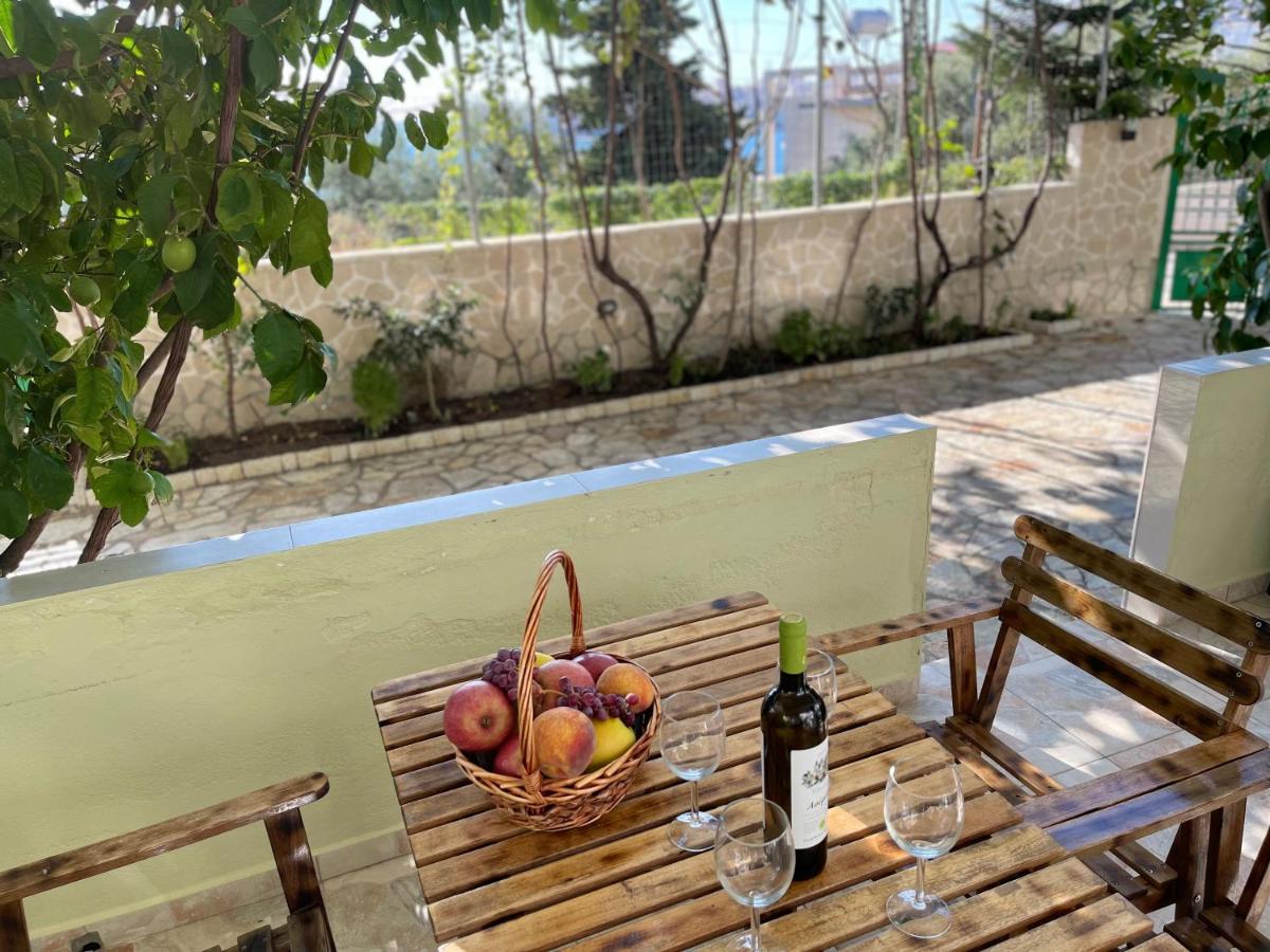 Villa Xhevdet Sarande Luaran gambar