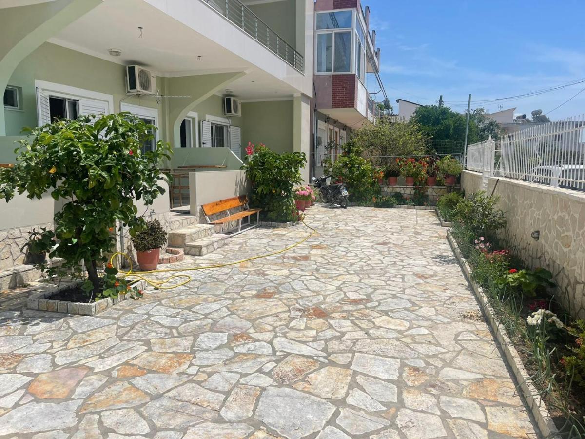 Villa Xhevdet Sarande Luaran gambar